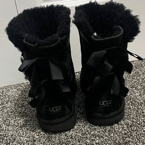UGG youth size 4 black Bailey Shearling Lined Boots